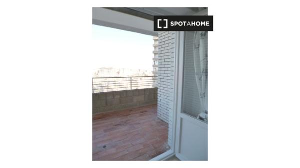 Alquiler de habitaciones en piso de 6 dormitorios en Arrabal, Zaragoza