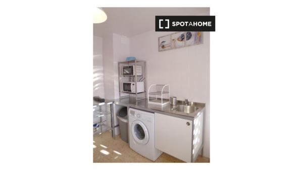 Alquiler de habitaciones en piso de 6 dormitorios en Arrabal, Zaragoza