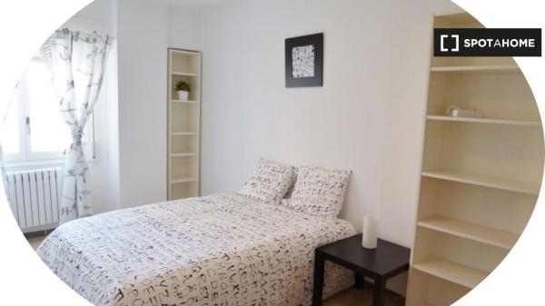 Alquiler de habitaciones en piso de 6 dormitorios en Arrabal, Zaragoza