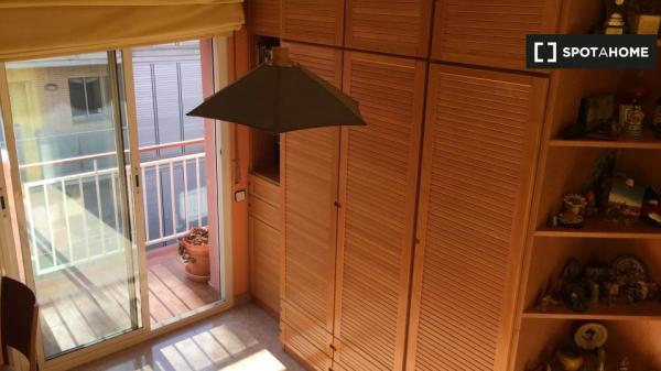 Alquiler de habitaciones en piso de 2 habitaciones en Sant Joan Despí