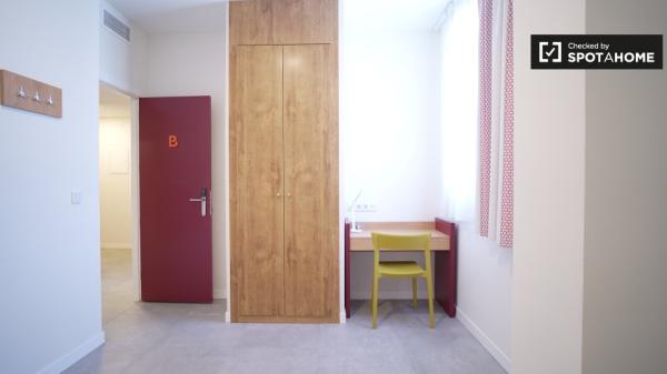 Habitación en apartamento de 3 habitaciones en Cartuja- Media pensión incluida