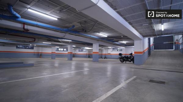 Habitación en apartamento de 3 habitaciones en Cartuja- Media pensión incluida