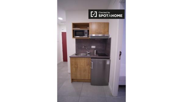 Habitación en apartamento de 2 habitaciones en Cartuja- Media pensión incluida