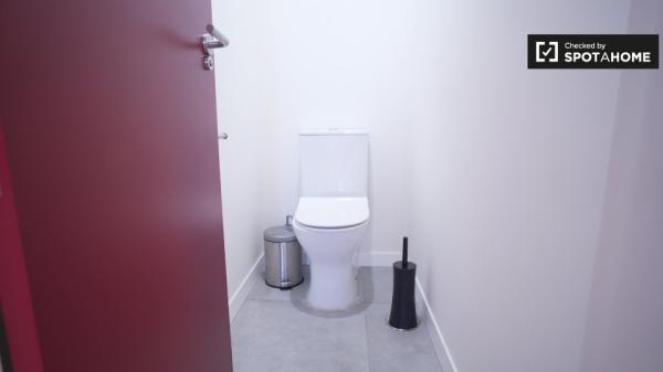 Habitación en apartamento de 3 habitaciones en Cartuja- Media pensión incluida