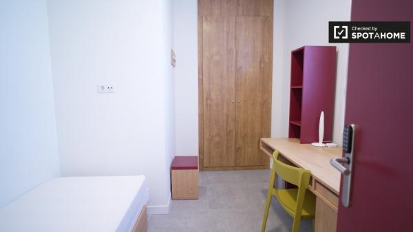 Habitación en apartamento de 2 habitaciones en Cartuja- Media pensión incluida