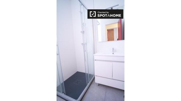 Habitación en apartamento de 2 habitaciones en Cartuja- Media pensión incluida