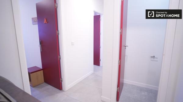 Habitación en apartamento de 2 habitaciones en Cartuja- Media pensión incluida