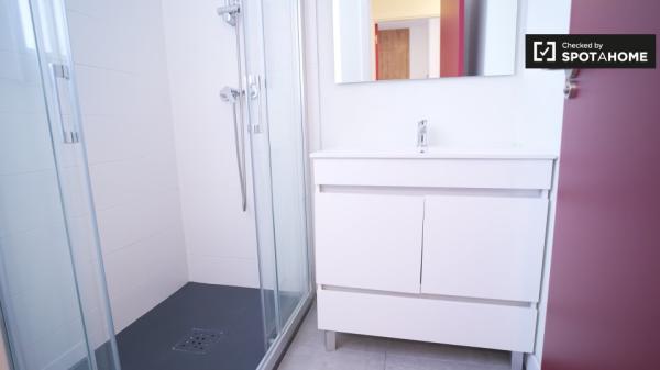 Habitación en apartamento de 2 habitaciones en Cartuja- Media pensión incluida