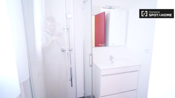 Habitación en apartamento de 2 habitaciones en Cartuja- Media pensión incluida