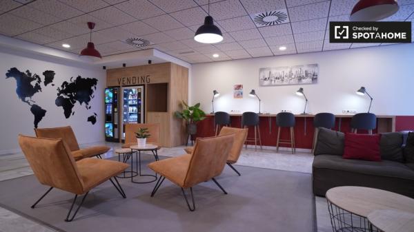 Habitación en apartamento de 2 habitaciones en Cartuja- Media pensión incluida