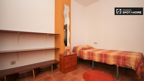 Apartamento de 2 dormitorios en alquiler en Granada Centro