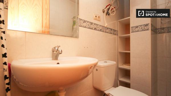 Apartamento de 2 dormitorios en alquiler en Granada Centro