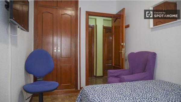 Rooms for rent in 4-bedroom apartment in Alcalá de Henares!