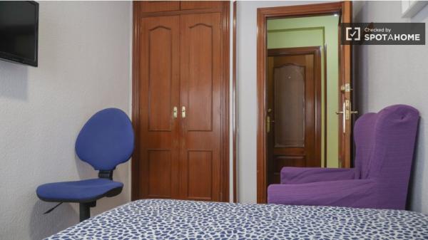 Rooms for rent in 4-bedroom apartment in Alcalá de Henares!