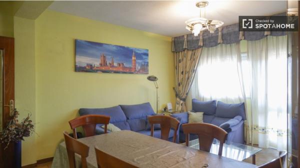 Rooms for rent in 4-bedroom apartment in Alcalá de Henares!