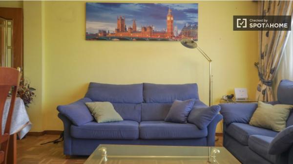 Rooms for rent in 4-bedroom apartment in Alcalá de Henares!