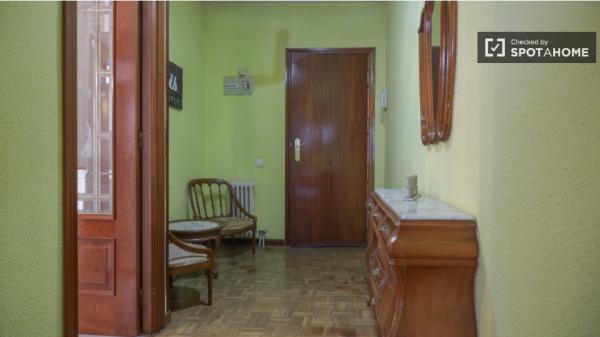 Rooms for rent in 4-bedroom apartment in Alcalá de Henares!