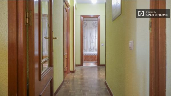 Rooms for rent in 4-bedroom apartment in Alcalá de Henares!