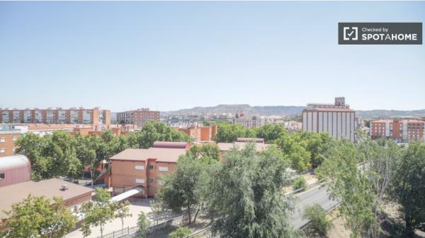 Rooms for rent in 4-bedroom apartment in Alcalá de Henares!