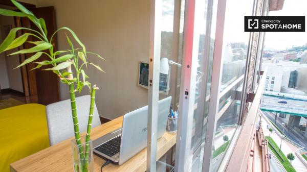 Comfortable room in 3-bedroom apartment in Abando, Bilbao