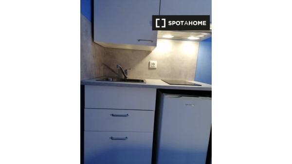 Self-contained rooms to rent in Caravaca de la Cruz, Seville