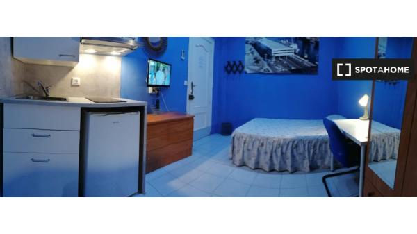 Self-contained rooms to rent in Caravaca de la Cruz, Seville