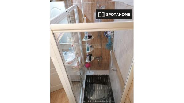 Self-contained rooms to rent in Caravaca de la Cruz, Seville