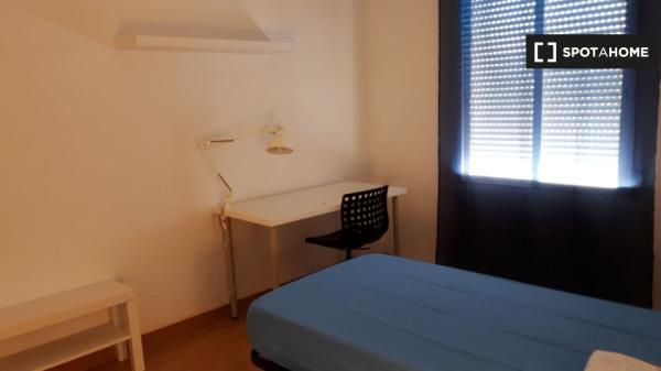 Pokój w mieszkaniu z 3 sypialniami w Javalí Viejo, Murcja