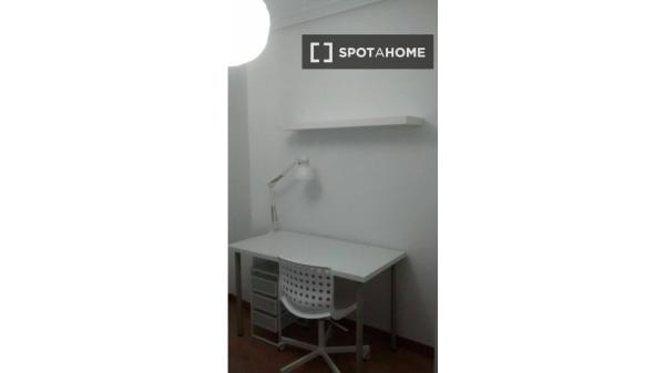 Pokój w mieszkaniu z 3 sypialniami w Javalí Viejo, Murcja