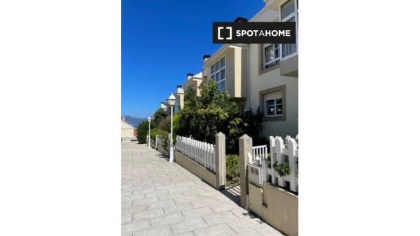 Pokój do wynajęcia w apartamencie z 2 sypialniami w Vigo