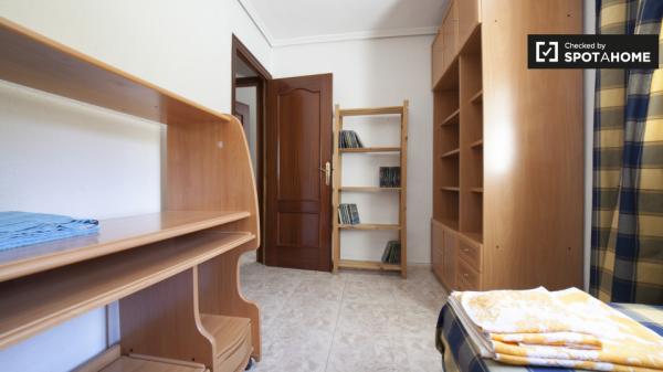 Apartamento de 3 dormitorios en alquiler en Macarena, Sevilla
