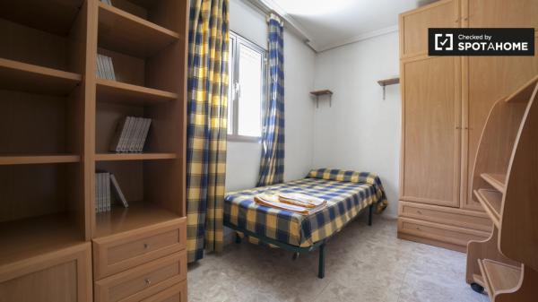 Apartamento de 3 dormitorios en alquiler en Macarena, Sevilla