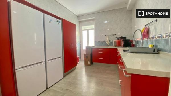 Piso de 4 dormitorios en alquiler en el centro de Cádiz