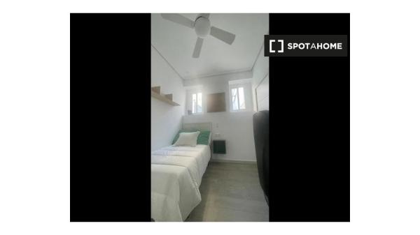 Piso de 4 dormitorios en alquiler en el centro de Cádiz