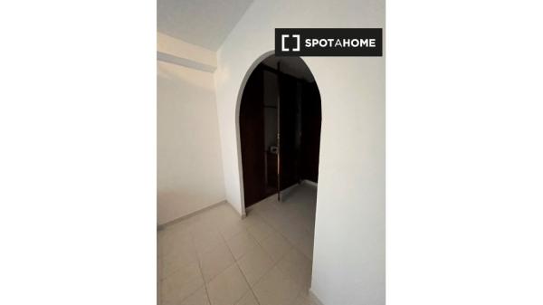 Se alquila habitación en piso de 3 habitaciones en El Zapillo, Almería