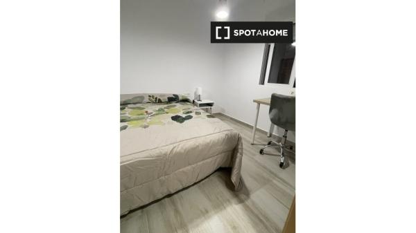 Room in shared apartment in Javalí Viejo