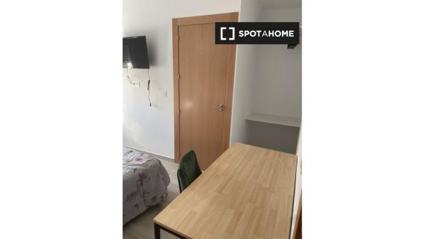 Room in shared apartment in Javalí Viejo