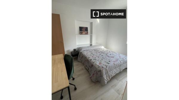 Room in shared apartment in Javalí Viejo