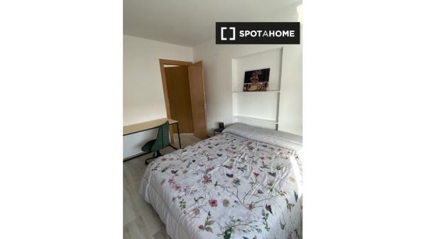 Room in shared apartment in Javalí Viejo