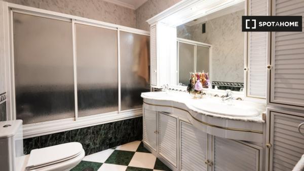 Se alquila habitación en piso de 4 habitaciones en Sevilla, Sevilla