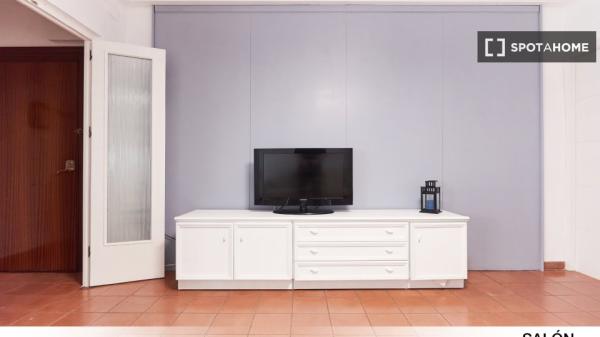 Se alquila habitación en piso de 3 dormitorios en Sevilla, Sevilla