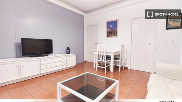 Se alquila habitación en piso de 3 dormitorios en Sevilla, Sevilla