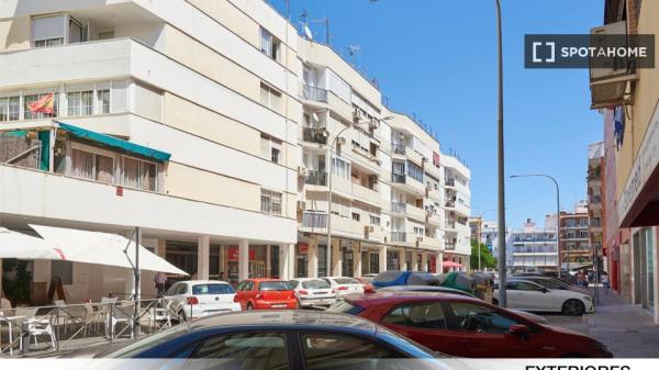 Chambre à louer dans un appartement de 5 chambres à Séville, Séville