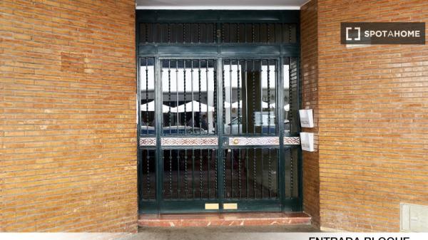 Chambre à louer dans un appartement de 5 chambres à Séville, Séville