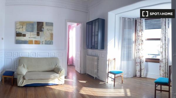 Piso de 5 dormitorios en alquiler en Bilbao