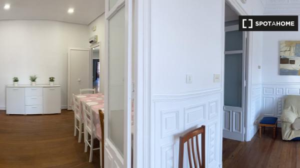 Piso de 5 dormitorios en alquiler en Bilbao