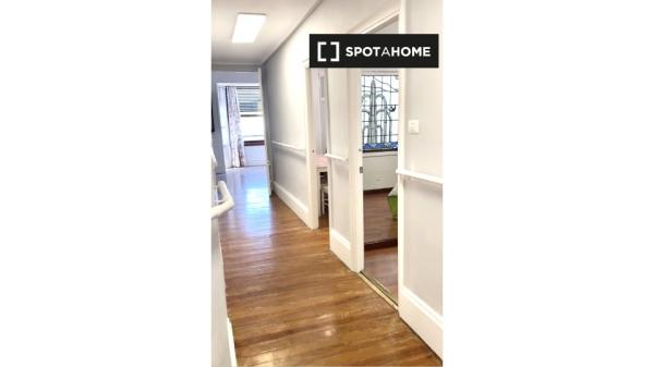 Piso de 5 dormitorios en alquiler en Bilbao