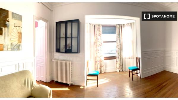 Piso de 5 dormitorios en alquiler en Bilbao