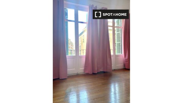 Piso de 5 dormitorios en alquiler en Bilbao