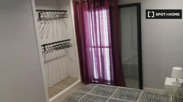 Pokój do wynajęcia w 6-pokojowym mieszkaniu w Palma de Mallorca